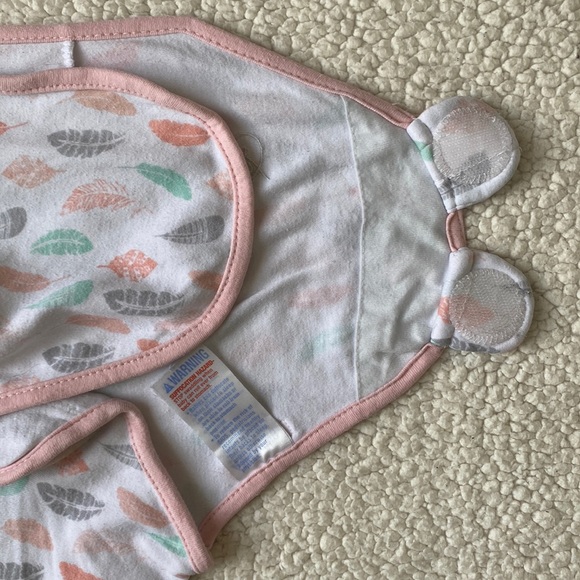 SwaddleMe Velcro Baby Swaddle (White/Pink/Gray/Mint) - Picture 8 of 15